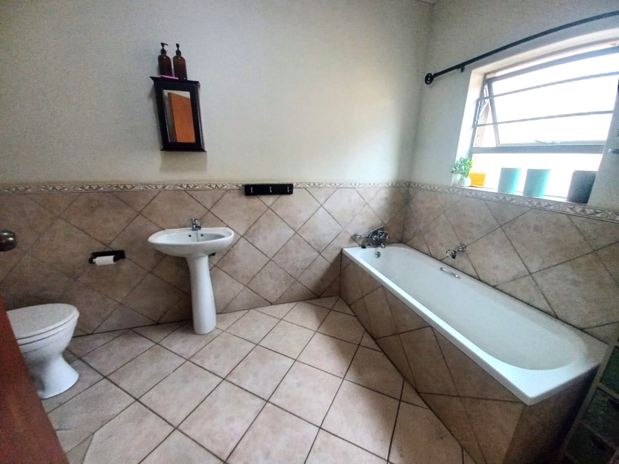 3 Bedroom Property for Sale in Safari Gardens North West